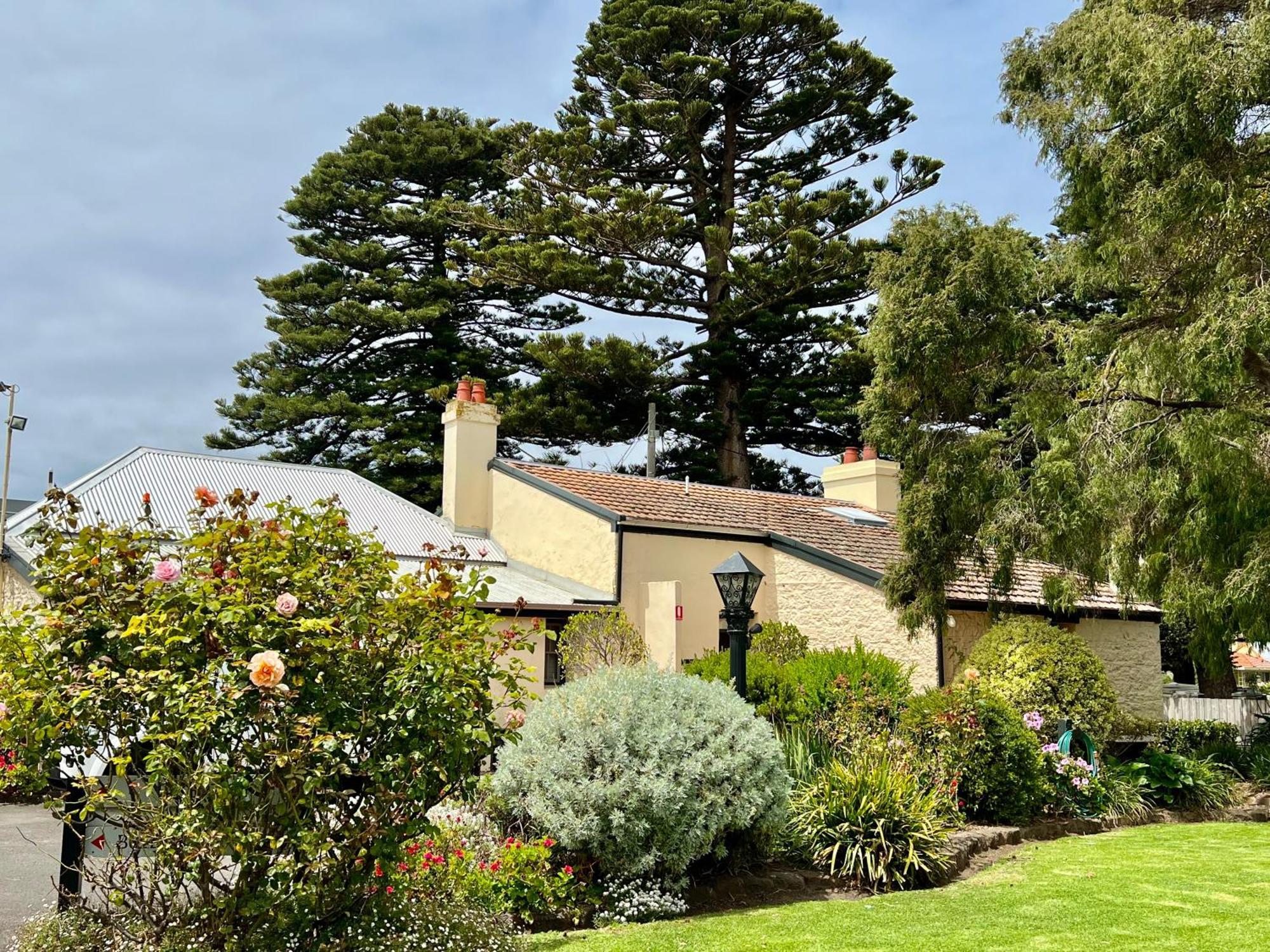 Seacombe House Motor Inn Port Fairy Exterior photo